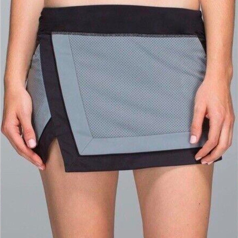 Lululemon Light It Up Skirt Reflective Silver Black Size 4